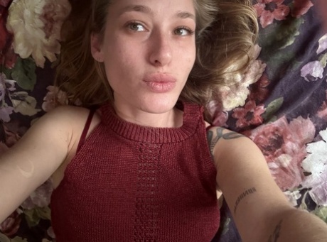selfie rubia bastante caliente galerías