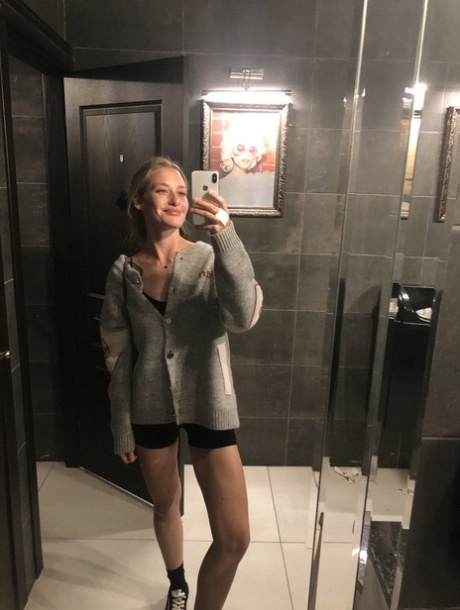 selfie amateur bastante desnuda archivo