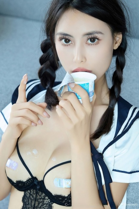 lencería pequeña desnudo caliente imagen