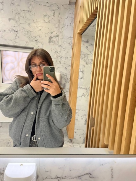 mirror selfie nude img