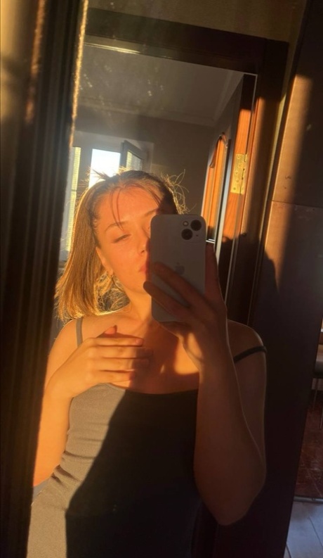 selfie v zrcadle pornografická erotika obrázek