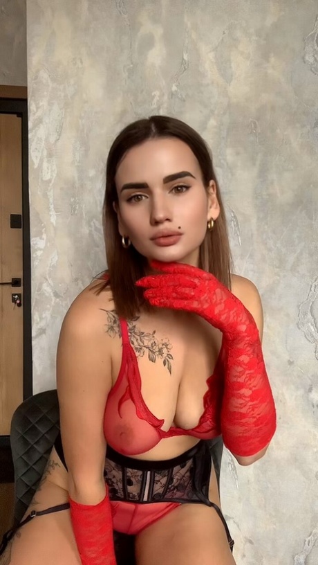 tatuaggio di grandi tette bellissimo nudo foto