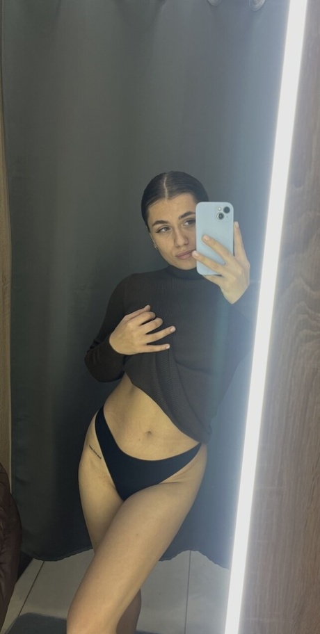 mirror selfie naked photos