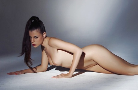 Aleksa Slusarchi art model archive