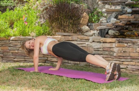 mature yoga pants free sexy photo