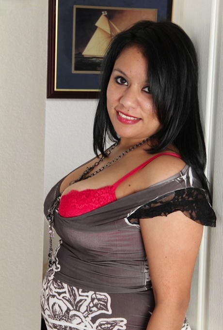 curvy latina milf free nude gallery