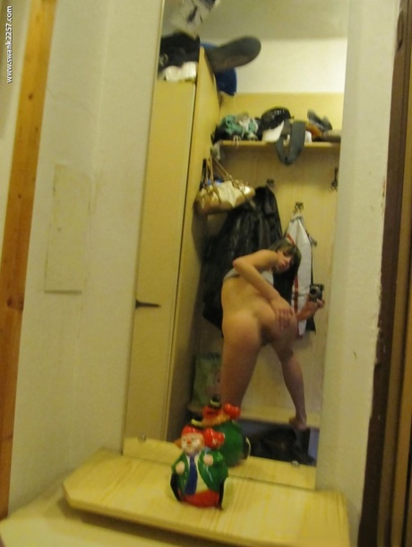 vorgebeugtes Selfie kunst pornographische galerien