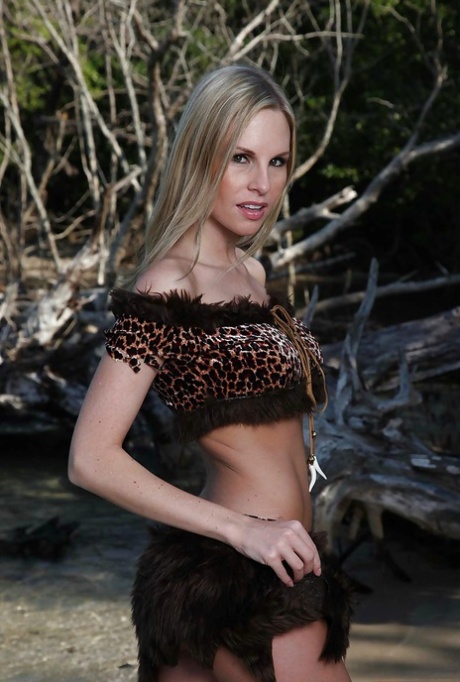 Lana Lopez art model photos