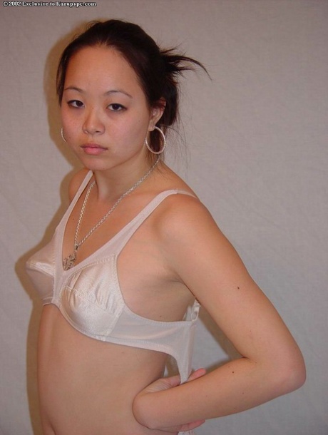 Brünette blaue Augen sexy nackten fotos
