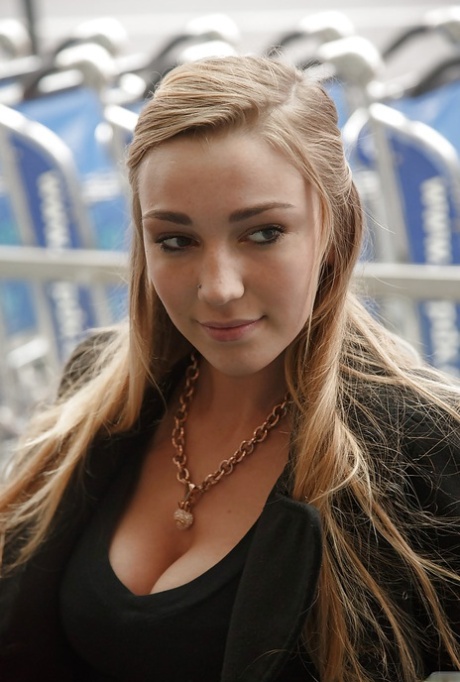 Kendra Sunderland sexy actress picture