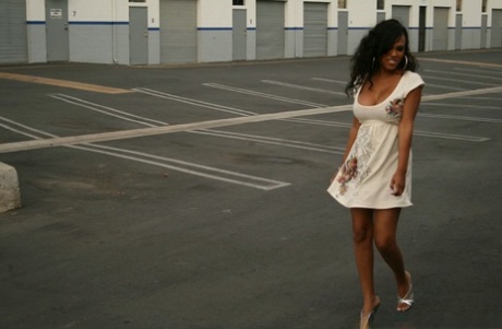 Lacey Duvalle hot actress img
