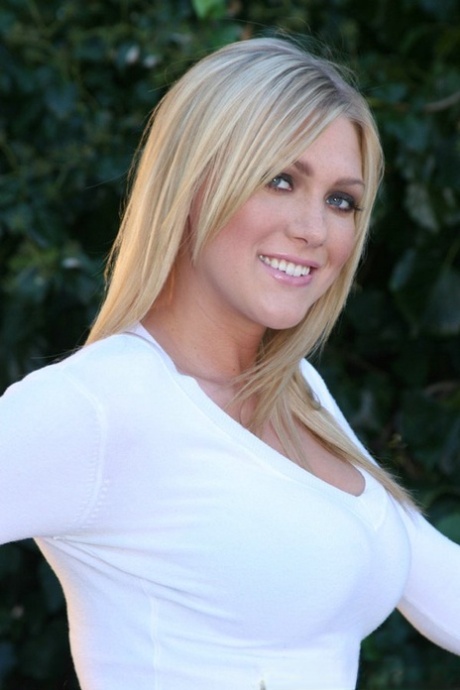 Loni Sanders star nude pic