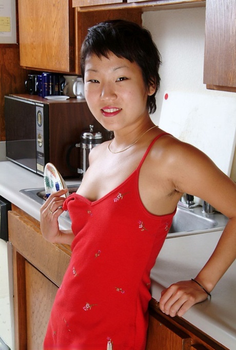 細身で大きな天然おっぱい アダルト 画像