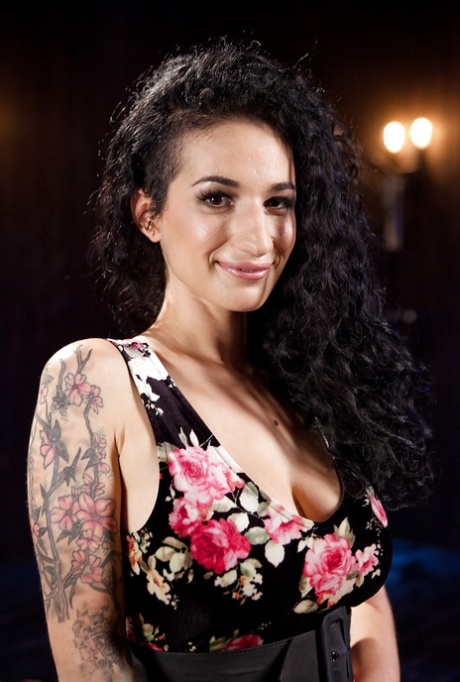 Arabelle Raphael art model images