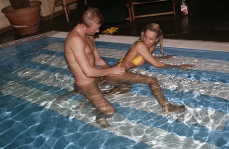 baise à la piscine beau pornographique galerie