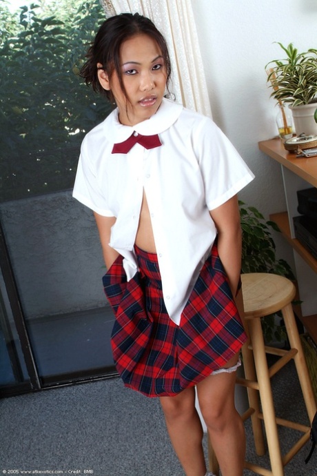 asian schoolgirl hd photo