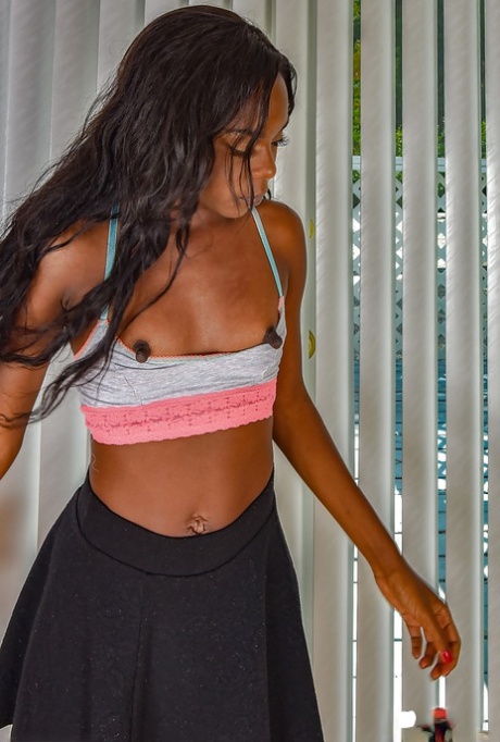 ebony skirt hot sexy pics