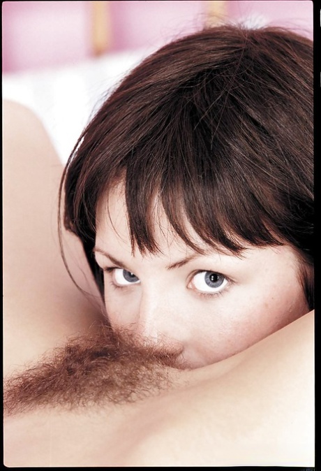 eating hairy pussy porno photos