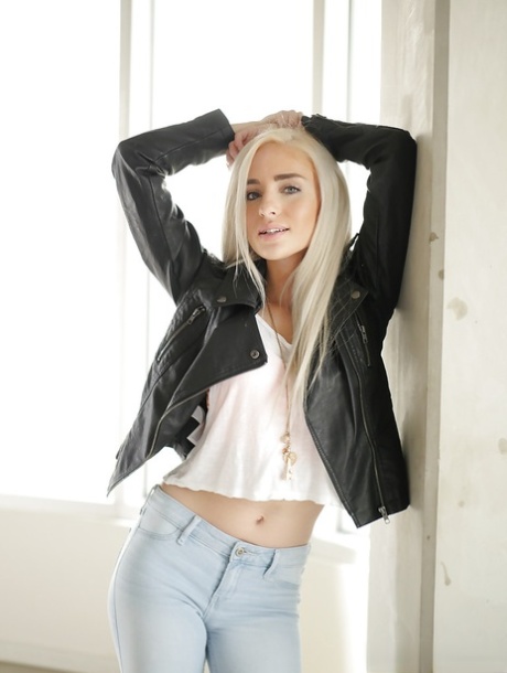 Naomi Woods pornstar nudes pics