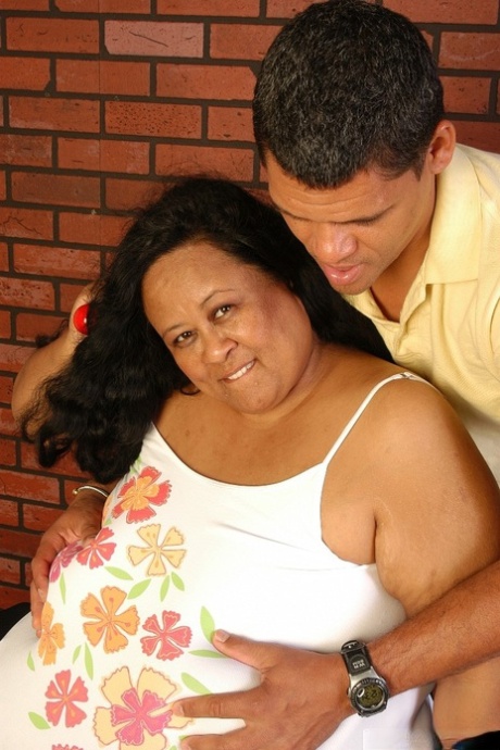 ebony granny free naked picture