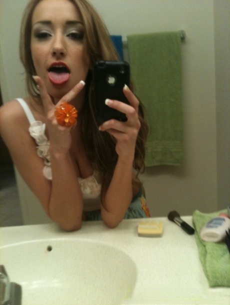 Victoria Rae pornographic model archive