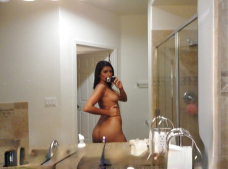 Shazia Sahari model nudes image