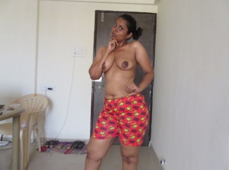 Lily Singh erotic actress photos