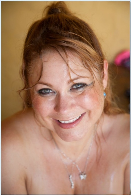 thick mature free nude img