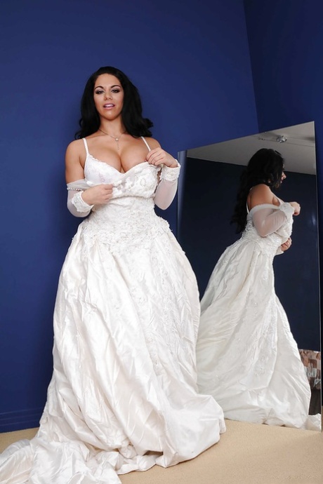 Bella Reese porn model gallery