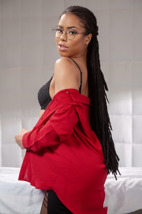 Kira Noir pornstar erotic picture
