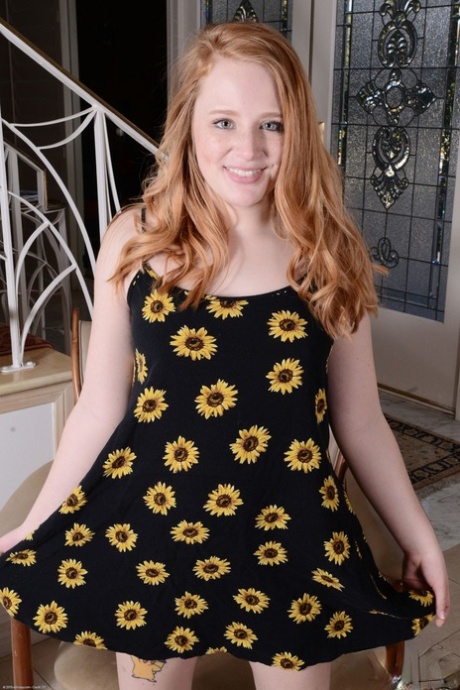 Lucy Foxx free model pic