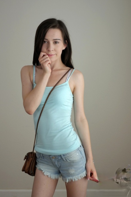 petite brunette hot nude gallery