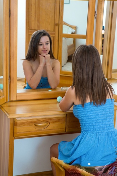 petite babe pretty picture