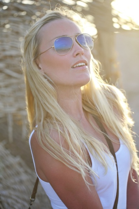 Liza B model top pictures