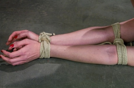 赤毛のBDSM ホットセックス 画像