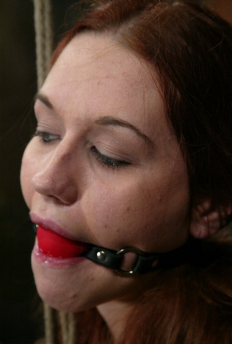 rödhårig bondage ganska perfekt foton