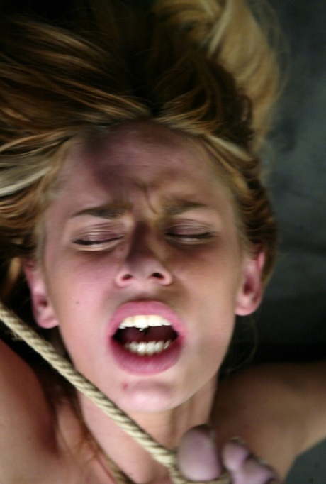 Lain Oi naked pornstar gallery