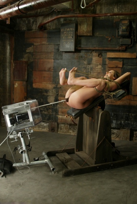 Sasha Sparks model nude photo