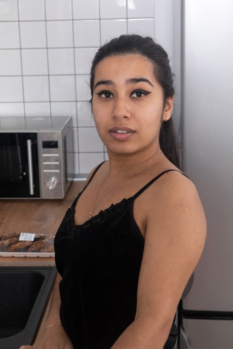 Amira Roshane hd star pictures