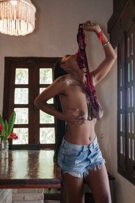 ebony saggy tits sex photos