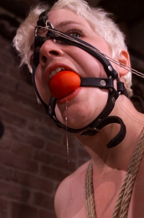 rubia bdsm porno erótico galería