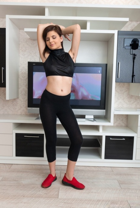 petite brune bien chaud photos