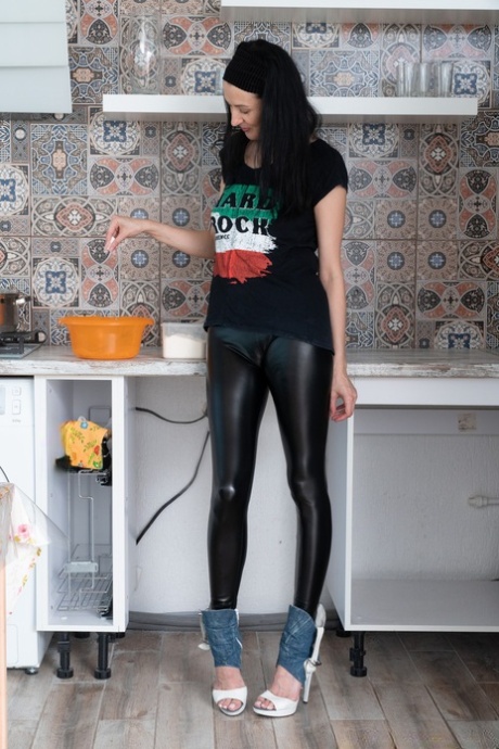 mature yoga pants naked pic
