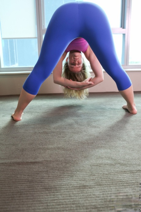 mature yoga pants hot sex pictures