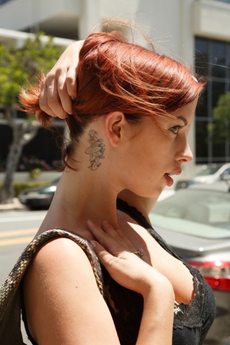 pelirroja tatuada pornografico caliente archivo