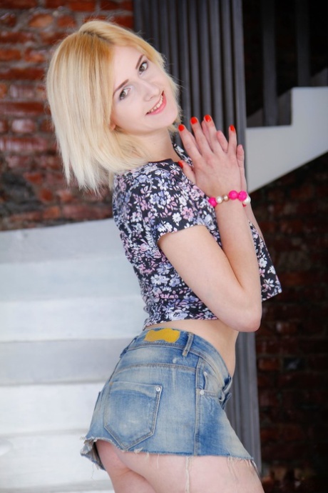 Emily Bruni beautiful actress photo
