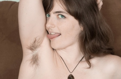 mollige blonde Muschi freie erotische bild