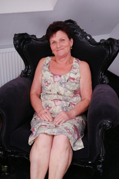 brunett mormor xxx vacker arkiv