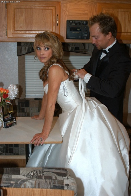 bride hot naked images