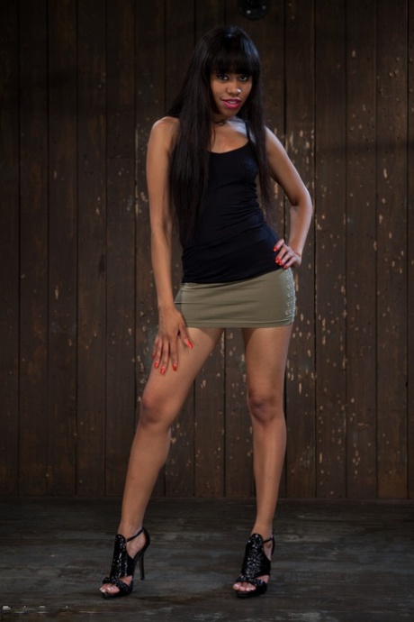 Yasmine De Leon best model pic